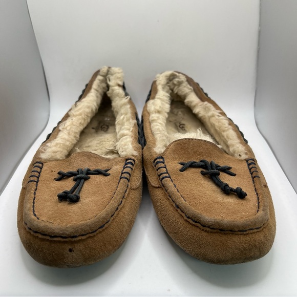Women’s UGG Moccasins Size 9 - Picture 3 of 10